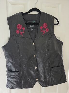 Live Live ROCK Women's Black BUFFALO LEATHET Biker Vest with Pink  Embroidery